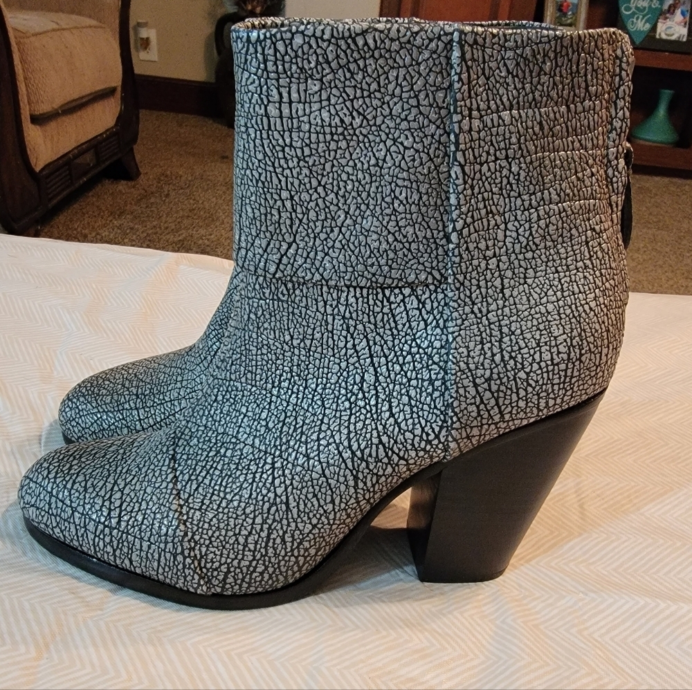 Rag & Bone Limited Edition Newbury Silver Gunmetal Metallic Ankle Bootie Size 8 - Picture 2 of 10